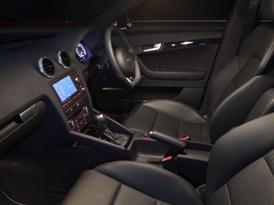 Интерьер Audi S3 Sportback (8PA) 2008 года  (AU) (фото 29 из 31)